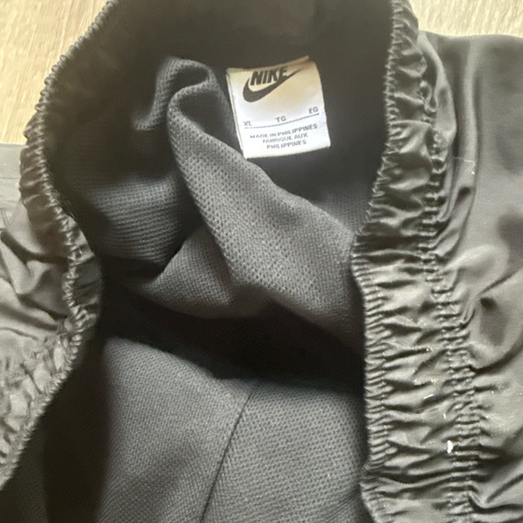 Nike Black Athletic Shorts - Picture 5 of 6